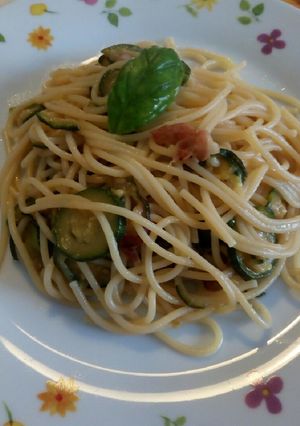 Foto di Spaghetti zucchine e pancetta!