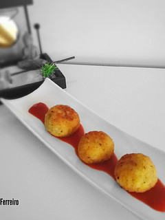 Una foto de Croquetas de arroz y plátano