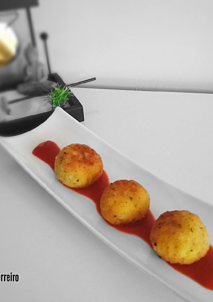 Una foto de Croquetas de arroz y plátano