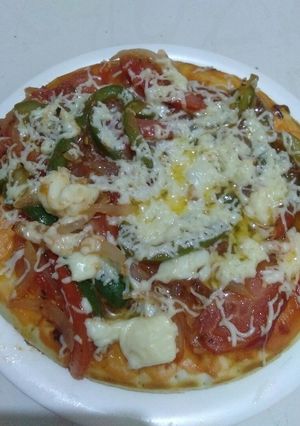 रोटी पिज़्ज़ा (Roti pizza recipe in Hindi) रेसिपी मुख्य फोटो
