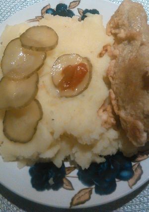 Bundás csirkecomb, krumplipürével recept fotója