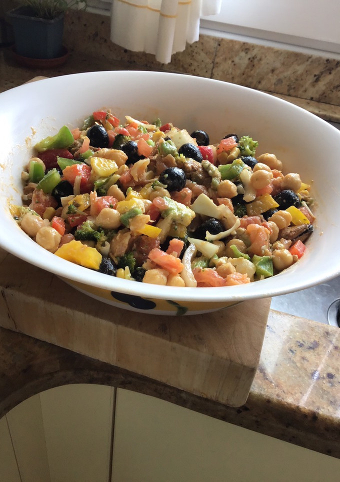 Una foto de Ensalada de garbanzos