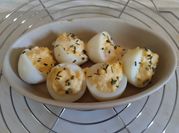 Une photo de oeuf mimosa