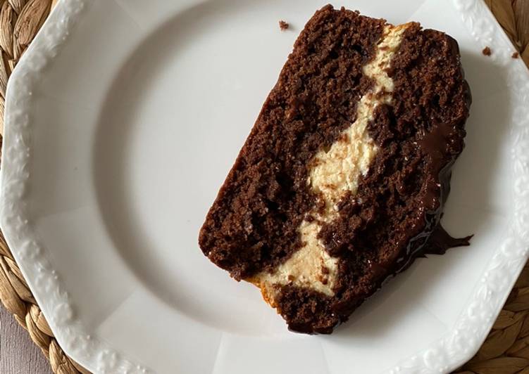 Ricetta Torta Al Cacao E Caffe Con Ripieno Di Cheesecake E Glassa Al Cioccolato Fondente Di Daria Cookpad