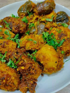 ભરેલા કારેલા વેજ સબ્જી (Bharela Karela Veg Sabji Recipe In Gujarati) રેસીપી મુખ્ય ફોટો