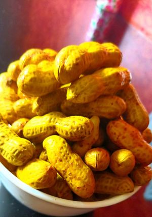 A picture of Boiled Peanuts (with shell).