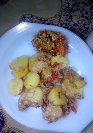 A picture of Fried sweet potato with egg.