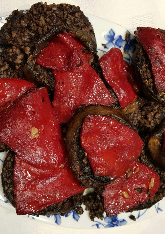 Una foto de Morcilla de Burgos, con pimientos del piquillo