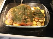 Una foto de salmón con cilantro