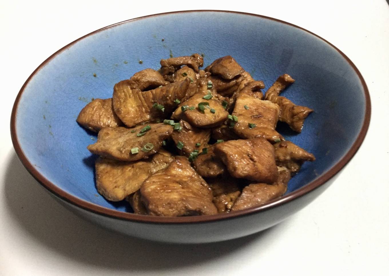 Pollo macerado con soja y jengibre