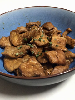 Una foto de Pollo macerado con soja y jengibre