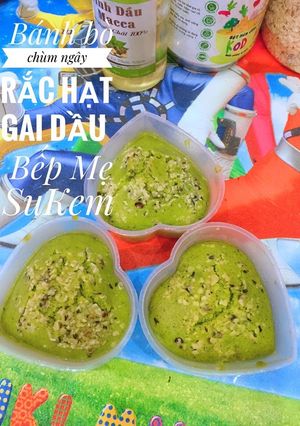 Hình của món Bánh bò chùm ngây rắc hạt gai dầu.