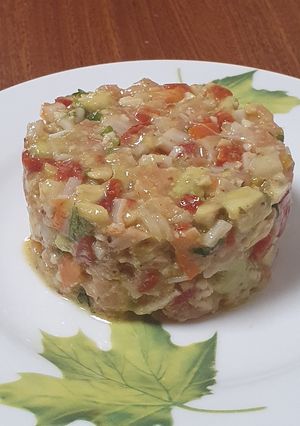 Una foto de Timbal de aguacate y salmón ahumado