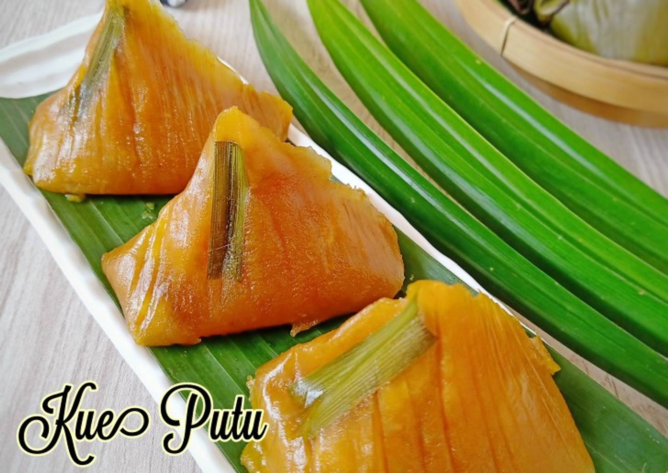Langkah Mudah untuk Membuat 743. Kue Putu (Singkong Labu
Pisang-Silapis) Anti Gagal