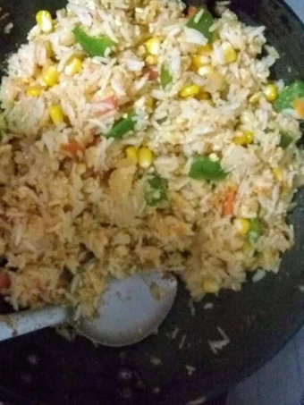 Easy Steps to Prepare Recipes Egg Fried rice the Can Spoil the Tongue Perfect.