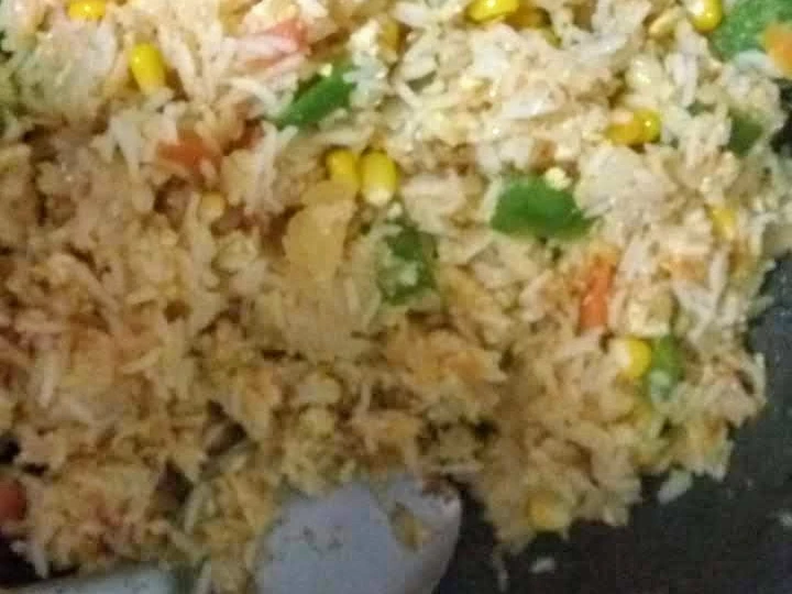 Easy Steps to Prepare Recipes Egg Fried rice the Can Spoil the Tongue Perfect.