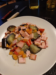 Una foto de Lomo adobado con verduras