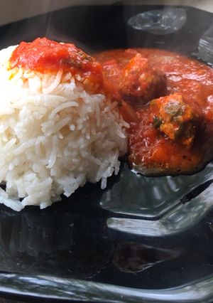 Une photo de Riz accompagné d’une sauce bolognaise
