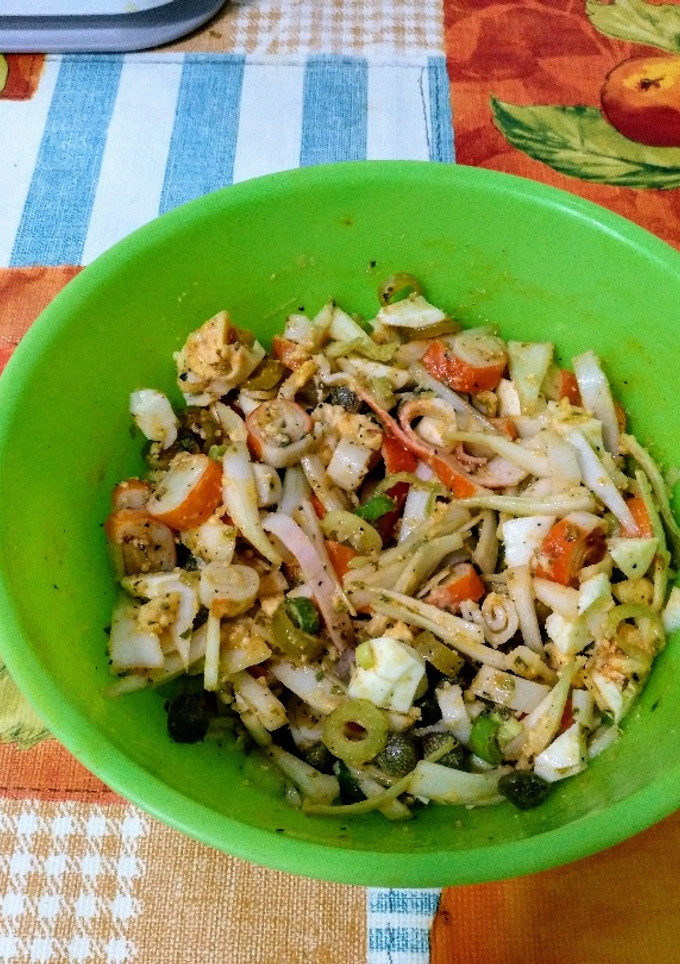 Una foto de Ensalada de surimi con huevo duro