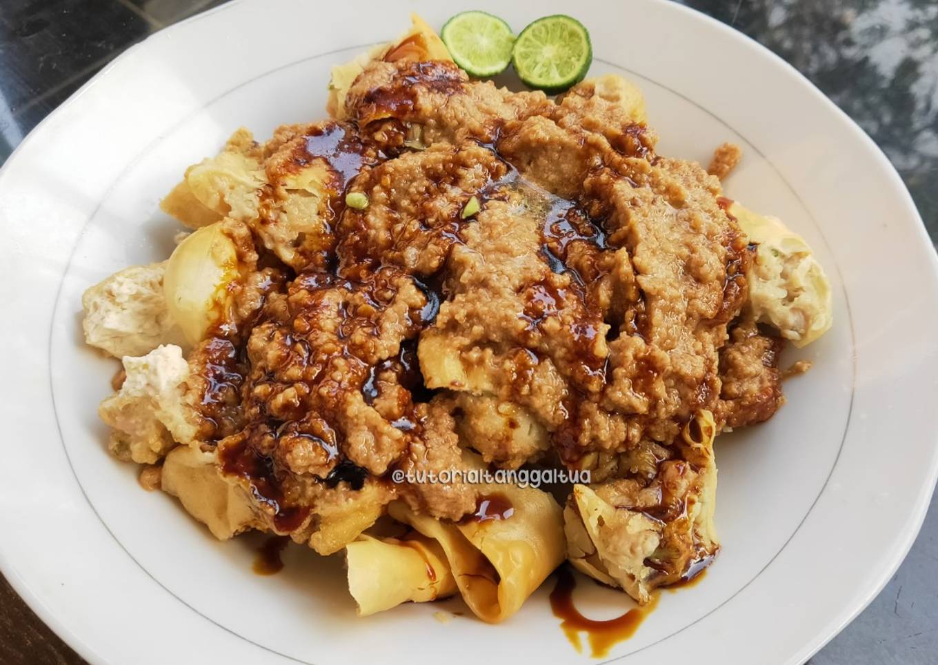 Batagor khas bandung + BUMBU KACANG