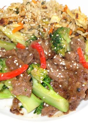 A picture of Lomo Saltado with Broccoli.