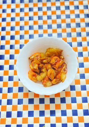Hình của món Tôm đồng rang tóp mỡ.