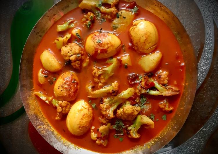 Simple Way to Make Quick ডিম ও ফুলকপির ঝোল(egg and cauliflower curry recipe in bengali)