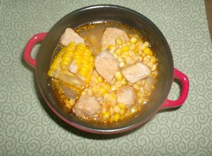 Una foto de Guiso de maíz con carne de cerdo