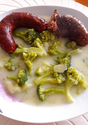 Brokkolis krumplifőzelék recept fotója