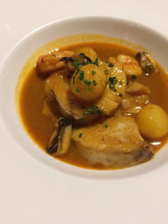 Una foto de Romesco de rape, gambas 🍤 y patatas 🥔