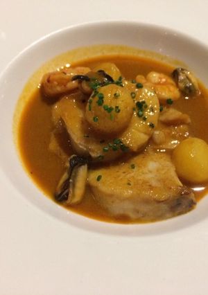 Una foto de Romesco de rape, gambas 🍤 y patatas 🥔