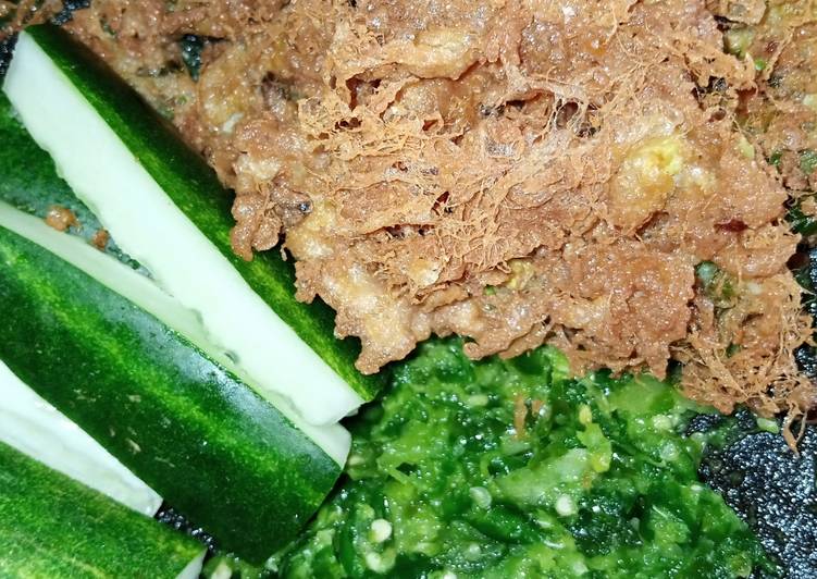 Cara Gampang Menyiapkan Telur kriting sambal ijo mentah Anti Gagal