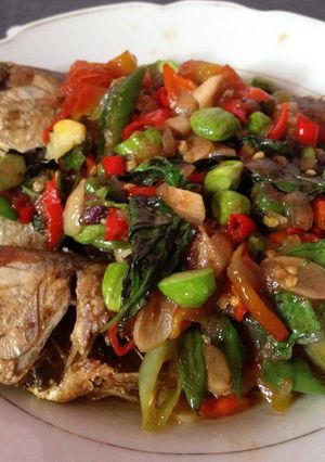 Foto resep Tumis peda pete daun kemangi