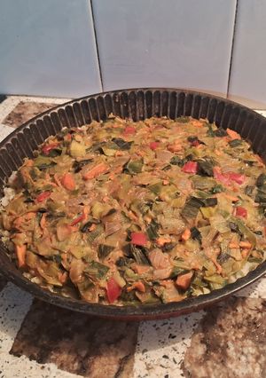 Una foto de Tarta colorida de puerros y zanahorias, lechugas sin harina🥬🥕🥕