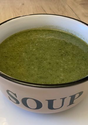 Une photo de Soupe de fanes de carottes