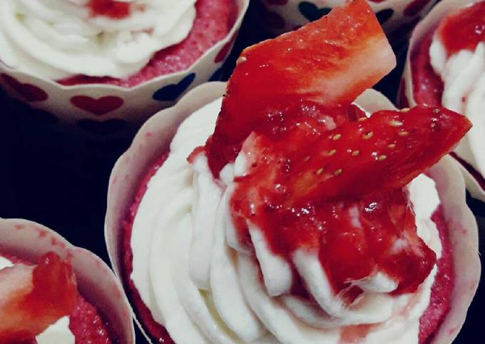 Strawberry Cup Cake(eggless)