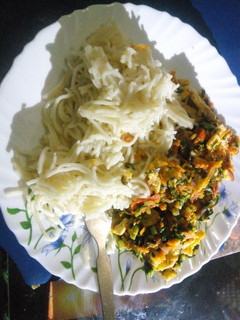 A picture of Spaghetti with fried egg and vegetables.