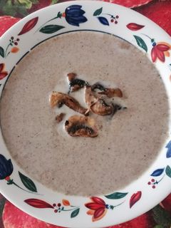 Una foto de Sopa crema de champiñones 🍄