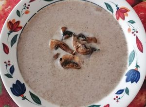 Una foto de Sopa crema de champiñones 🍄
