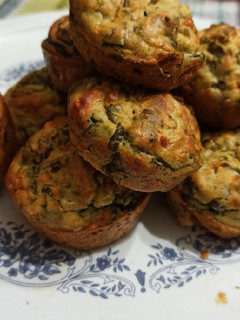 Una foto de Muffins de queso y acelga al horno