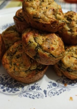 Una foto de Muffins de queso y acelga al horno