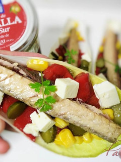 Una foto de Endibias rellenas en ensalada con caballa del sur