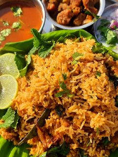 மட்டன் லேயர் தம் பிரியாணி(mutton layer dum biryani recipe in tamil) செய்முறை முக்கிய புகைப்படம்