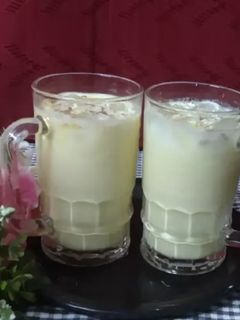 बादाम मिल्क शेक (Badam milk Shake recipe in hindi) रेसिपी मुख्य फोटो