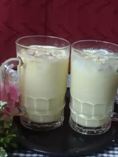 बादाम मिल्क शेक (Badam milk Shake recipe in hindi) रेसिपी मुख्य फोटो