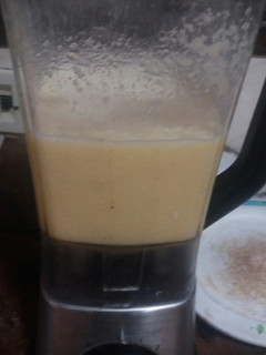 Una foto de Licuado de banana, manzana y naranja
