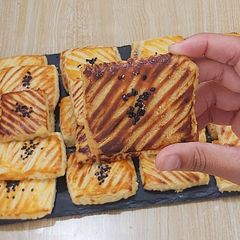 A picture of Afghani salty biscuits recipe homemade salted butter biscuits.