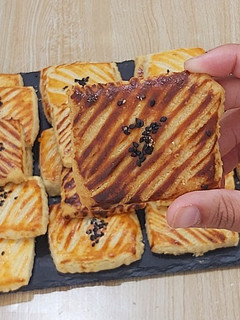 A picture of Afghani salty biscuits recipe homemade salted butter biscuits.