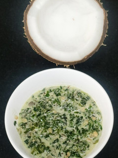 சிறு கீரை தேங்காய்பால் கூட்டு (Greens with coconut milk gravy) செய்முறை முக்கிய புகைப்படம்