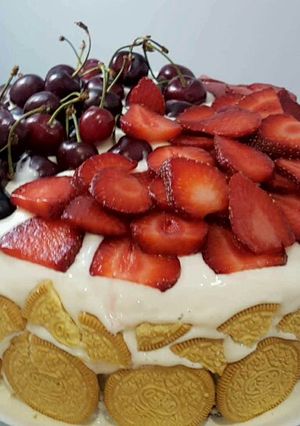 صورة لوصفة طورطة الفراولة والكرز